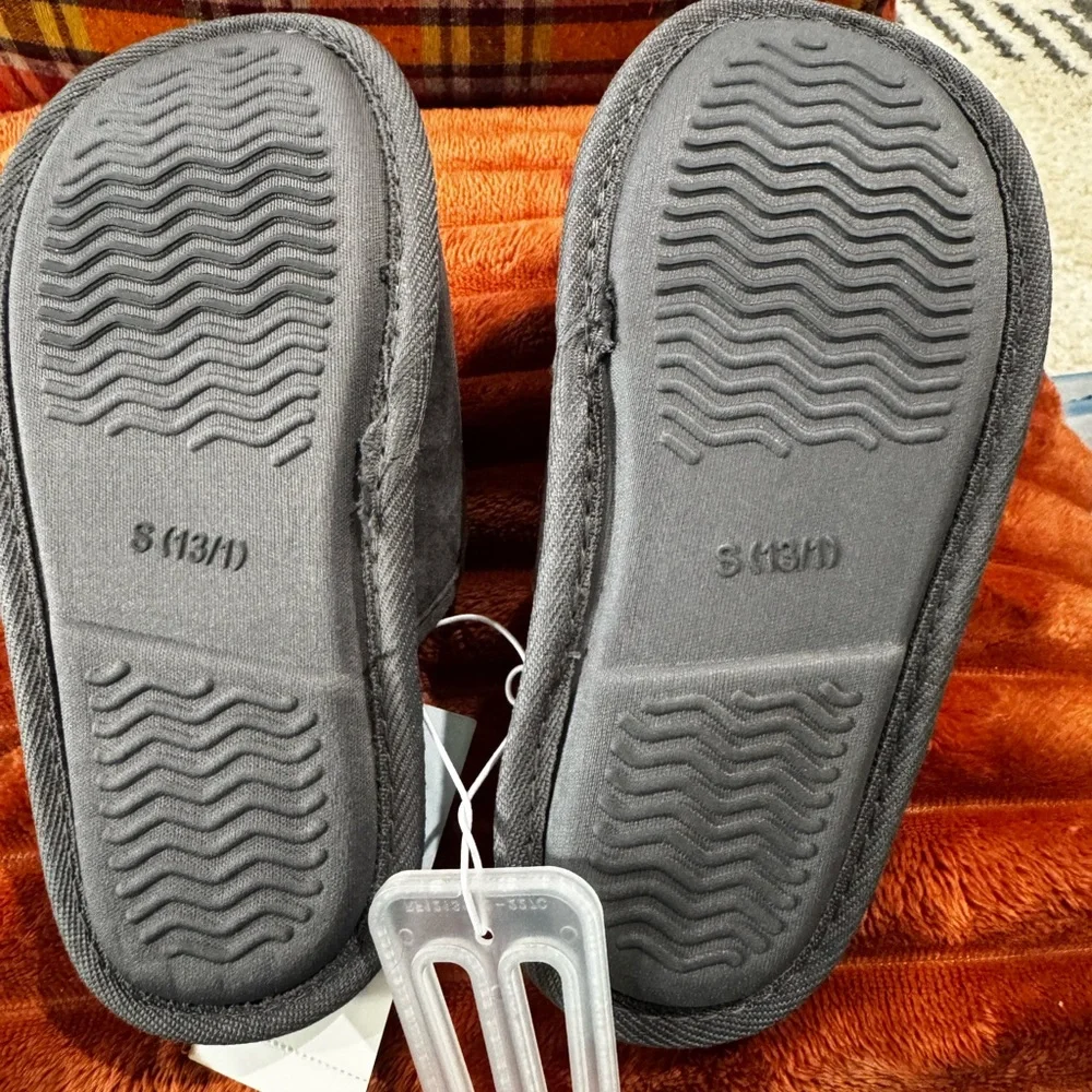 Cat & Jack Children’s Charcoal Slippers
